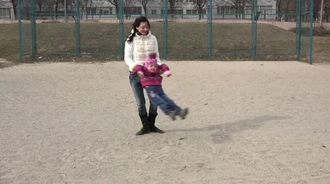 Young Mother Having Fun with her Little Daughter in Sportfield. 4K UltraHD, UHD Vídeos de archivo 48624510