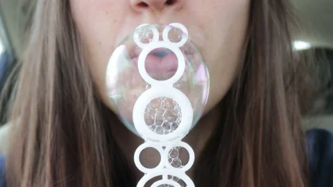 Young mother is having fun with soap bubbles. Vídeo Stock 180080539