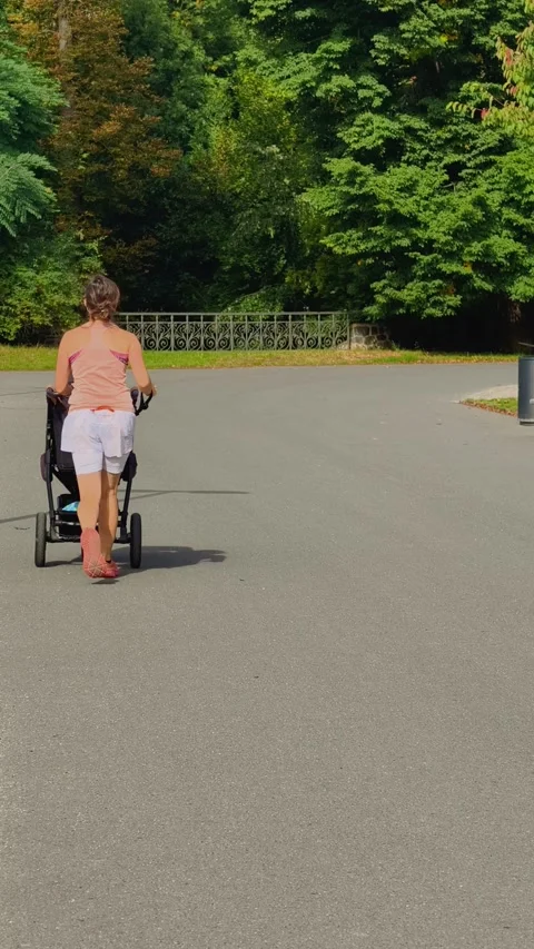 Young Mother Running With Stroller Through Green Summer Park Vertical 4K Vidéo 343924548
