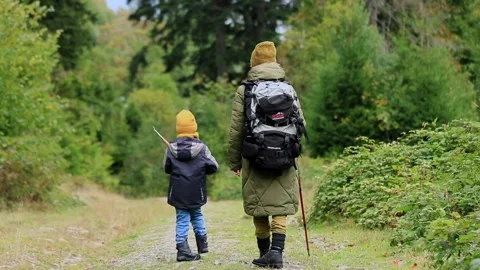 Young mother with son walking tracking in the mountains enjoying beautiful 스톡 동영상 218231193