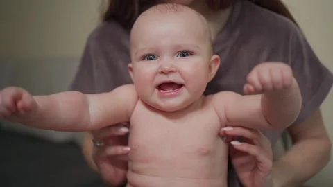 A young mother spends time with her cute baby Vídeo Stock 237029375