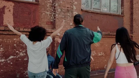 Young multiethnic group of friends actively chatting at the streets of old town Vídeo Stock 220723289