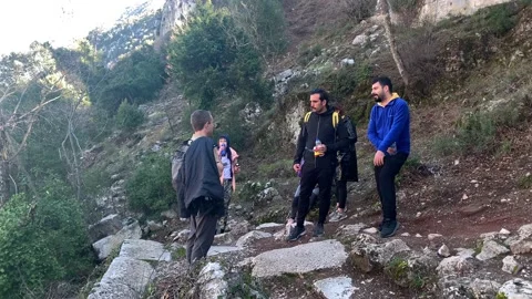 Young multinational tourists standing talking in ancient termessos city in m Vidéo 148100334