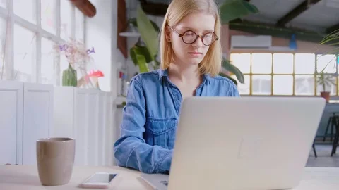 Young nerd geek student hacker smart girl working coding or hacking on laptop Stockbeeldmateriaal 103286862