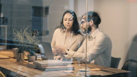 Young office worker taking a sticky note and bringing it to her colleague, he Stock Footage 89202191