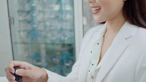 Young ophthalmologist doing a visual test for customer using autorefractor in Stock Footage 188561513