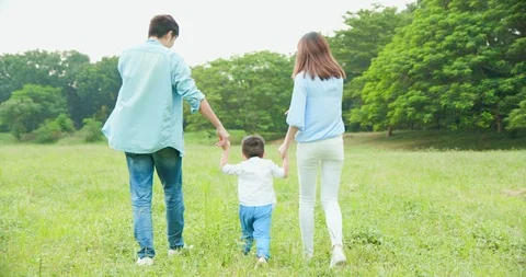 Young parents walking with kid Video stock 119276384