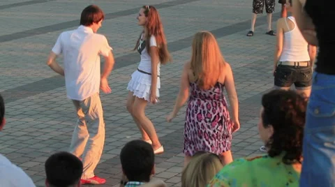 Young people dancing salsa. Видео 7728198