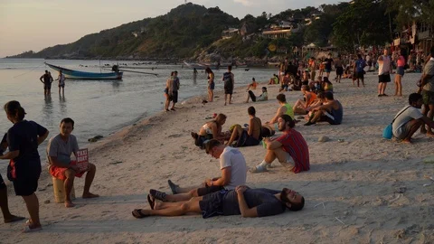 Young people from different countries meet the sunrise on Haad Rin beach Stock Footage 106969887