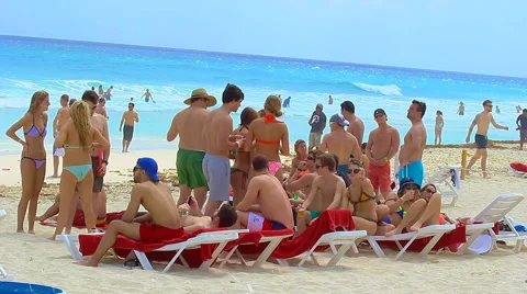 Young people enjoying the beach in Spring Break Video stock 47749525