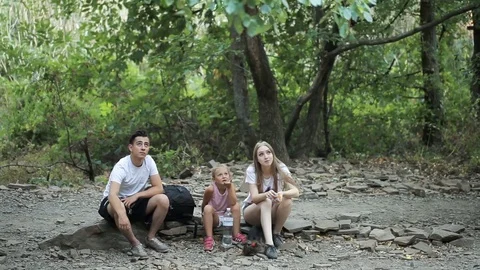 Young people sit in the forest Video stock 80367309