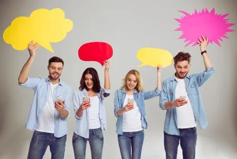 Young people with speech bubbles Foto stock