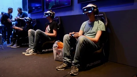 Young people with VR glasses at Gamescom at Cologne Video stock 79711561