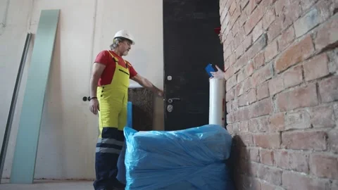 Young postman deliver materials on construction site Video stock 133640410