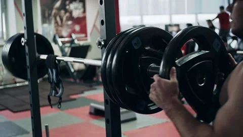 Young powerlifter in gym 스톡 동영상 148296327