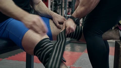 Young powerlifter in gym 스톡 동영상 148296568