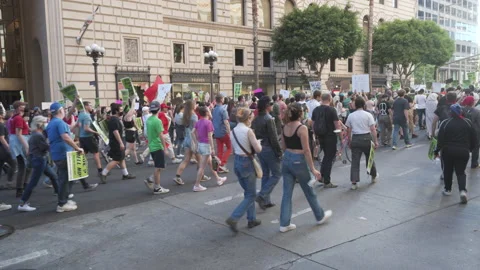 Young Pro-Choice Protesters March In The Streets Of Downtown LA 스톡 동영상 220362199