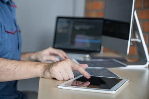 Young Professional programmer working at developing programming and website w Stockfoto's