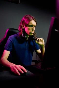 Young programmer focused on computer problem 스톡 사진