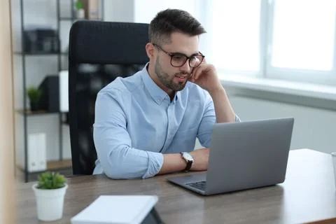 Young programmer working with laptop in office Foto stock