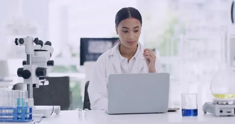 Young researcher or biologist thinking of new innovative study to develop 스톡 동영상 200458749