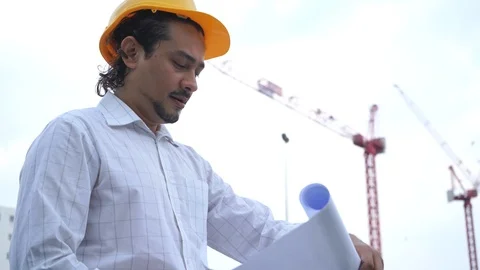 A young Saudi skilled professional engineer working planning in Saudi Arabia  Video stock 118125790