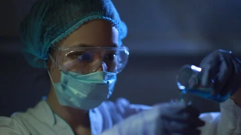 Young scientist conducting an experiment Video stock 67400041