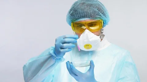 Young scientist making experiments with pipette and petri dish Stock Footage 127038068