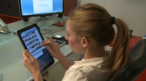 Young secretary using a tablet Stock Footage 35423399