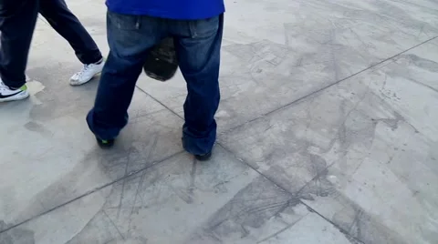 Young skater doing tricks Stock-Footage 42640754