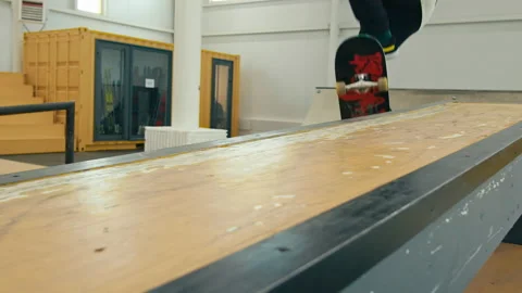 Young skater making jump, performing trick, skateboarder training in skatepark Stock-Footage 237107656