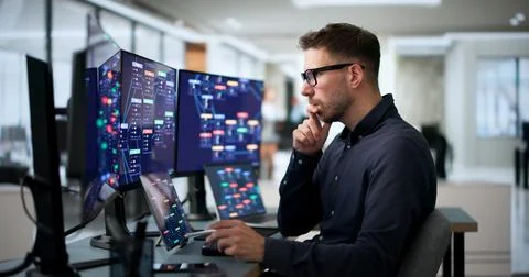 Young Software Developer Uses Laptop And Tablet To Build Workflows Quickly. 스톡 사진