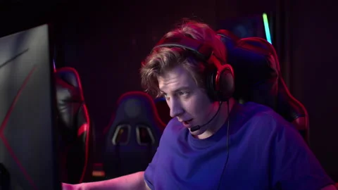 A young streamer leads a live broadcast from the dota championship, speaks a lot 스톡 동영상 151501101