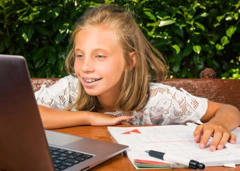 Young student happy on the computer Stockfoto's
