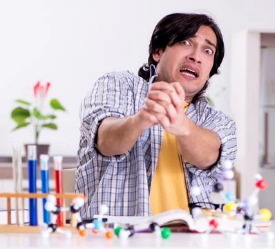 Young student physicist preparing for exam at home Stockfoto's