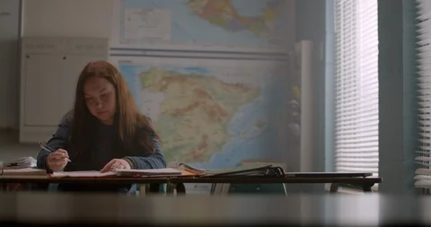 Young student studies in class preparing for exam Vídeo Stock 118141544