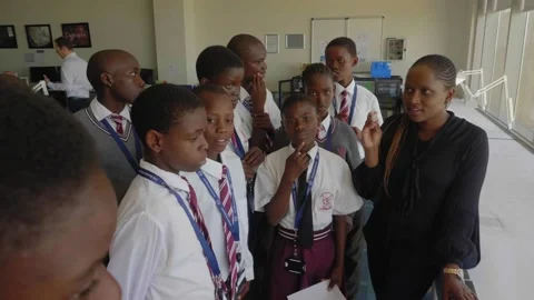 Young Students learning about rough diamond sorting Video stock 158593666