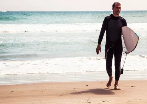 Young surfer on the beach Foto stock