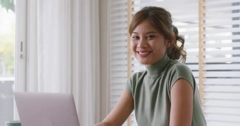 Young talent workforce reskill upskill fully remote work permanently. 스톡 동영상 184814841