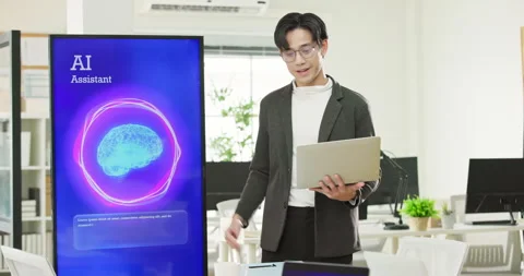 Young tech entrepreneur presenting AI assistant software to business team. Stock-Footage 335851498