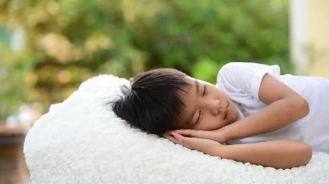 Young Thai boy sleep on the white bed 库存影片 68809508