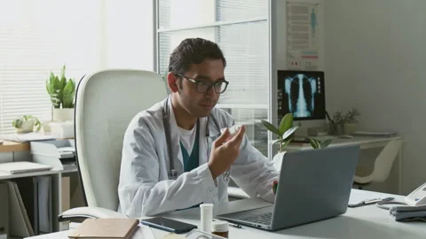 Young Virtual Assistant Recommending New Medication to Online Patient Vídeo Stock 310315788