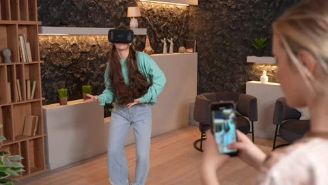 Young vlogger dancing on camera in VR headset Video stock 226372083