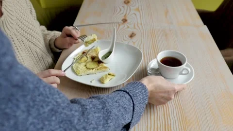Young woman for breakfast eats scrambled eggs. woman eating breakfast in a cafe Stock-Footage 139530062