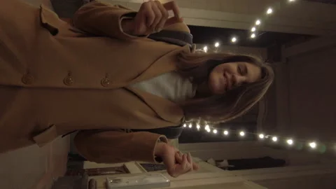 Young woman dancing and posing in front of the camera at the street on evening 库存影片 145472996