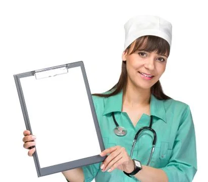 Young woman doctor showing empty blank clipboard sign with copy space for text Foto stock