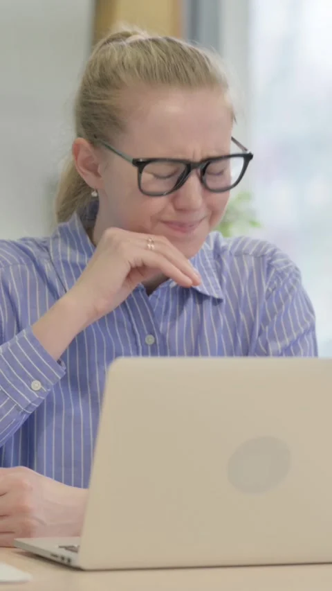 Young Woman having Toothache while Working on Laptop,  infection, vertical video 動画素材 328550481