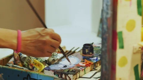 Young woman painter 库存影片 87042585