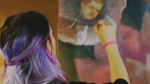 Young woman painter 動画素材 87042652