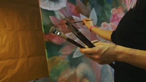 Young woman painter 動画素材 87042958